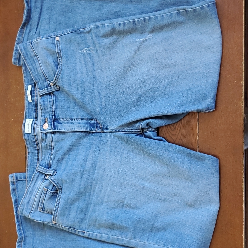 Wonderly mid rise boot cut light wash size 16